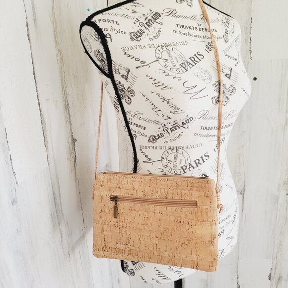 NWOT HAND CRAFTED in PORTUGAL CORK CROSSBODY BAG - Picture 3 of 5